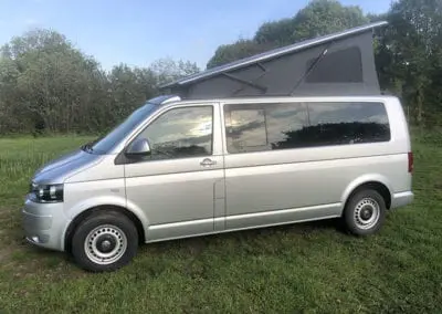 CMC Nederland - Slaaphefdak Multivan en Volkswagen Transporter 5 / 6 - Slaaphefdak open buiten 2