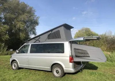 CMC Nederland - Slaaphefdak Multivan en Volkswagen Transporter 5 / 6 - Slaaphefdak open buiten achterkant