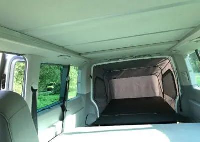 CMC Nederland - Slaaphefdak Multivan en Volkswagen Transporter 5 / 6 - Slaaphefdak open buiten binnenkant