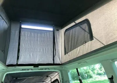 CMC Nederland - Slaaphefdak Multivan en Volkswagen Transporter 5 / 6 - Slaaphefdak buiten binnenkant