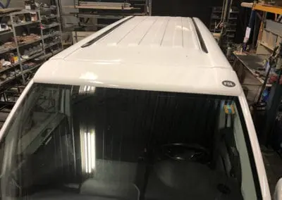 CMC Nederland - Slaaphefdak op maat gemaakt - Witte Amerikaanse wagen bovenkant