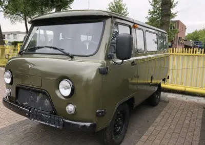 CMC Nederland - Slaaphefdak universeel - Diverse auto's buiten