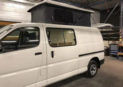 CMC Nederland - Slaaphefdak op maat gemaakt - Witte van met open slaaphefdak