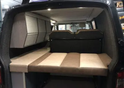 CMC Nederland - Slaaphefdak Multivan en Volkswagen Transporter 5 / 6 - Binnenkant donkerblauwe van