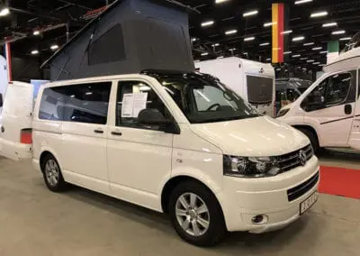 CMC Nederland - Slaaphefdak Multivan en Volkswagen Transporter 5 / 6 - Dak open witte van