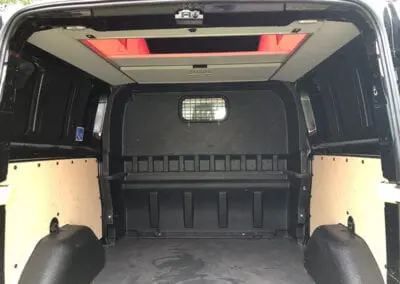 CMC Nederland - Zwarte Ford Transit Custom - Binnenkant