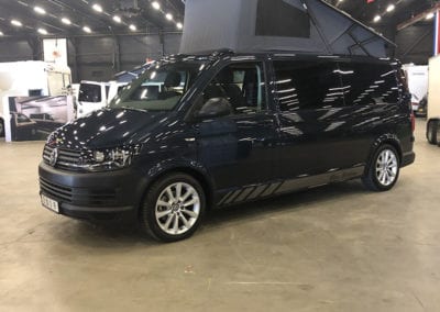 CMC Nederland - Slaaphefdak Multivan en Volkswagen Transporter 5 / 6 - Dak open donkerblauwe van