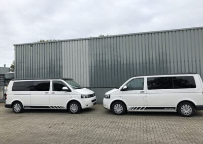 CMC Nederland - Multivan en Volkswagen transporter - Twee wagens tegenover elkaar